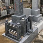 和歌山県の寺院墓地に天山石7寸の和型墓石が完成しました。