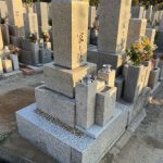 西宮市営の満地谷墓園にて、納骨室と巻石のリフォーム工事を行いました。