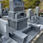 神戸市の鵯越墓園に、オリジナルデザインの地上納骨型洋型墓石が完成しました。